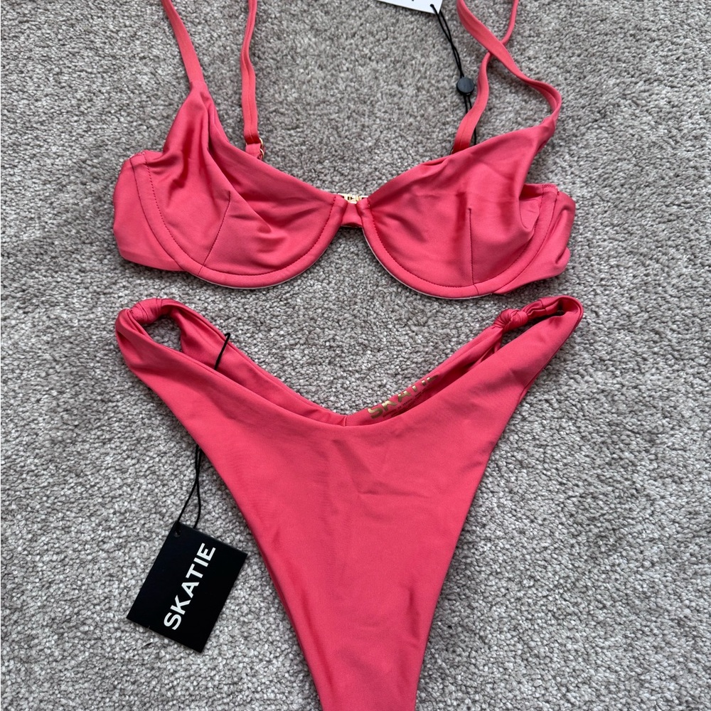 Skatie Blush in Claire and Suzanne